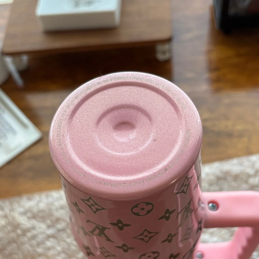 Louis Vuitton Pink & Charcoal Gray Monogram 32Oz Tumbler - Picture 4 of 6